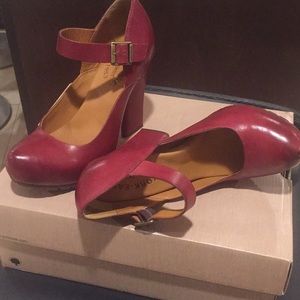 Priscilla style reddish/burgundy high heels